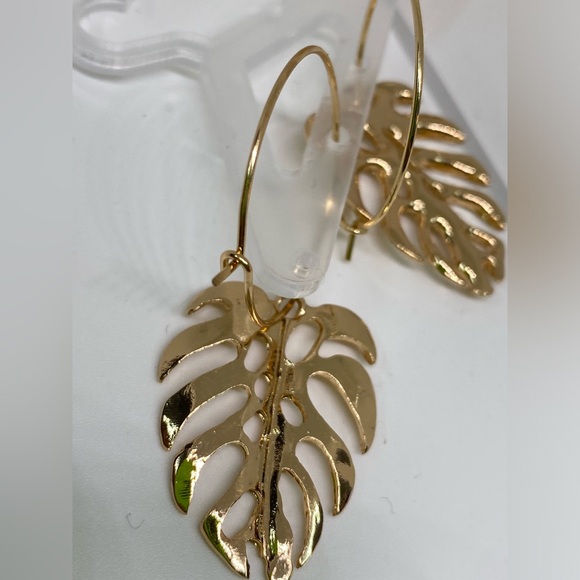 Leaf 🍃 pendant hoop earrings !!! - Picture 8 of 9